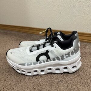 On cloudmonster size 8.5 womens